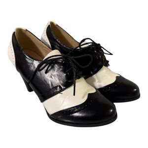 Chase & Chloe Dora Women’s Sz 9 Two Tone Mary Jane Pumps Wing Tipped Retro Shoe